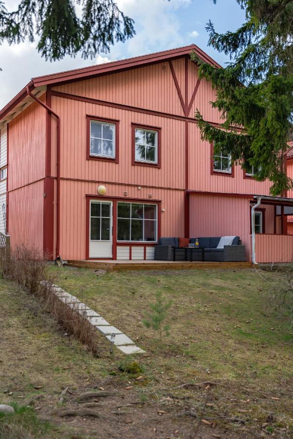 Uppsala Large Family Home Beside Forest Exteriér fotografie